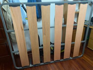 Somier metálico con láminas de madera