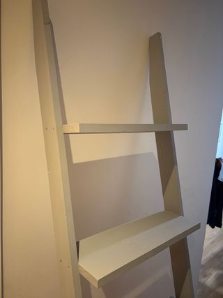 Escalera decorativa gris madera