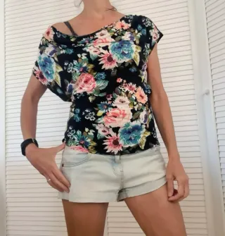 Camiseta floral manga corta