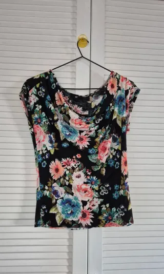 Camiseta floral manga corta