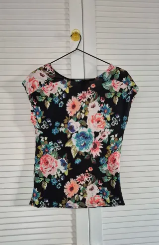 Camiseta floral manga corta