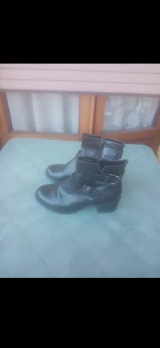 Stivaletti neri in pelle