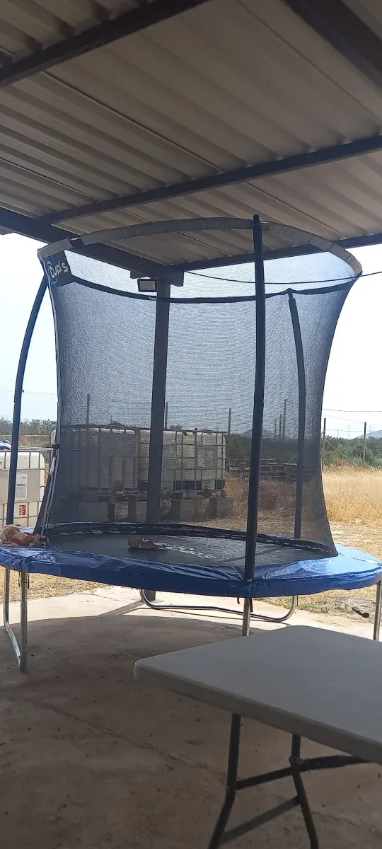 Cama elástica con red de seguridad