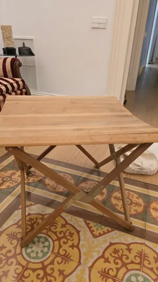 Mesa auxiliar plegable de madera y metal