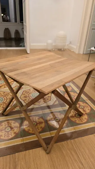 Mesa auxiliar plegable de madera y metal