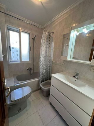 Piso en alquiler en Plaza España - Villa Pilar - Reyes Católicos - Vadillos en Burgos