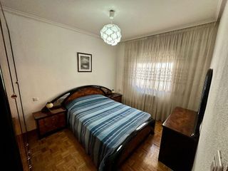 Piso en alquiler en Plaza España - Villa Pilar - Reyes Católicos - Vadillos en Burgos