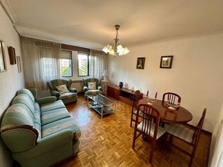 Piso en alquiler en Plaza España - Villa Pilar - Reyes Católicos - Vadillos en Burgos