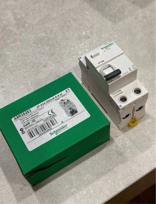 Interruptor Schneider A9R35263 63A