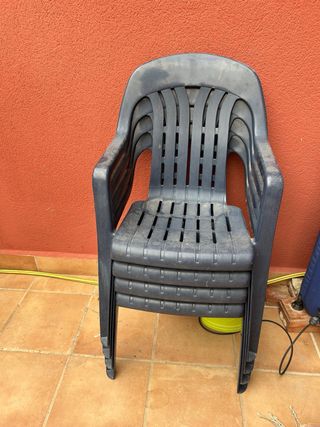 4 Sillas de Plástico Apilables