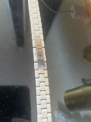 Pulsera de eslabones blanca.