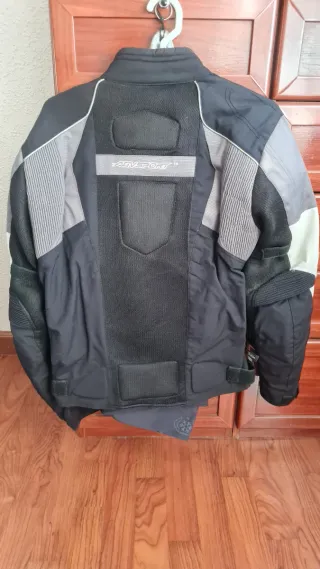 Chaqueta de moto AGVSPORT.
