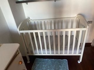 Cuna de bebé blanca