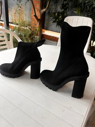 Botines calcetín tacón plataforma goma negros