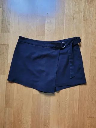 Falda-pantalón negra Stradivarius