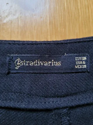 Falda-pantalón negra Stradivarius