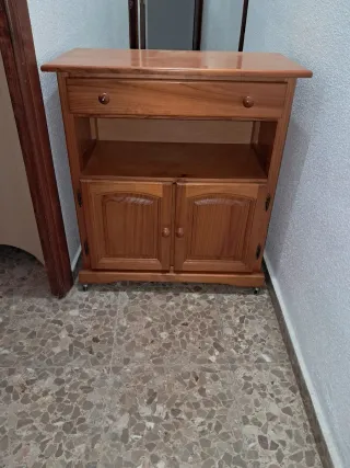 Mobili in pino con cassetto e ante