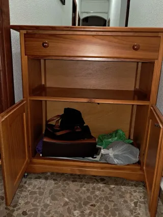 Mobili in pino con cassetto e ante