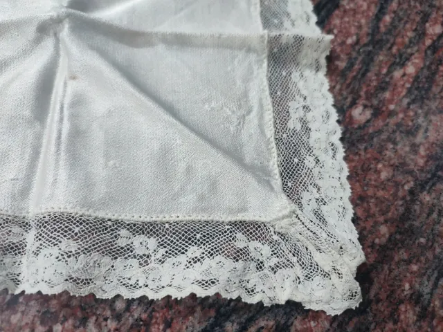 Pañuelo antiguo de encaje de bolillos