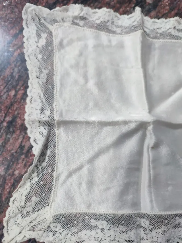 Pañuelo antiguo de encaje de bolillos