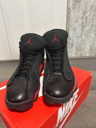 Jordan 13 Negro y Rojo