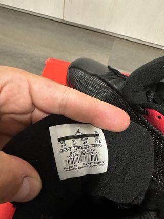 Jordan 13 Negro y Rojo