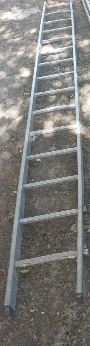 Escalera metálica 4,5 m