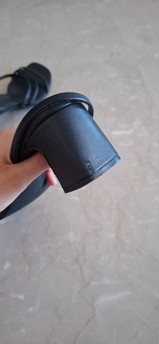 Sandalias Tacón Tiras Pull and Bear Negras