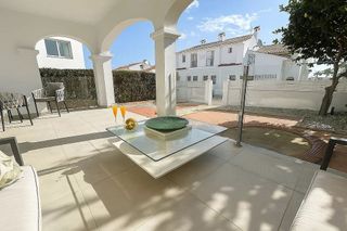 Casa pareada en venta en Alcorrín en Manilva