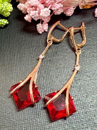 Pendientes oro rosa circonita roja