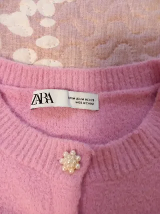 Chaqueta rosa con botones florales