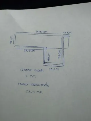 Estantería de madera rosa y blanca