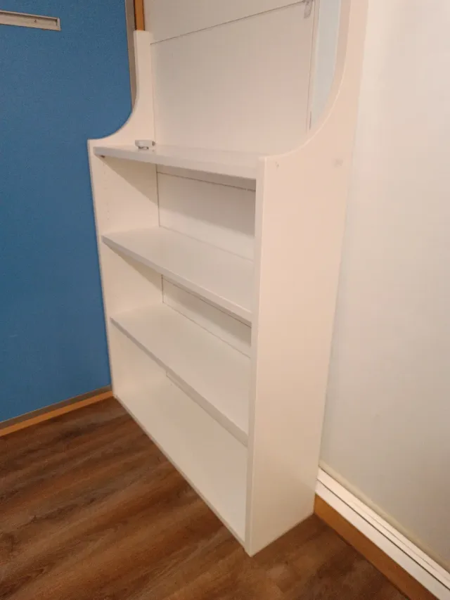 Estantería blanca de madera