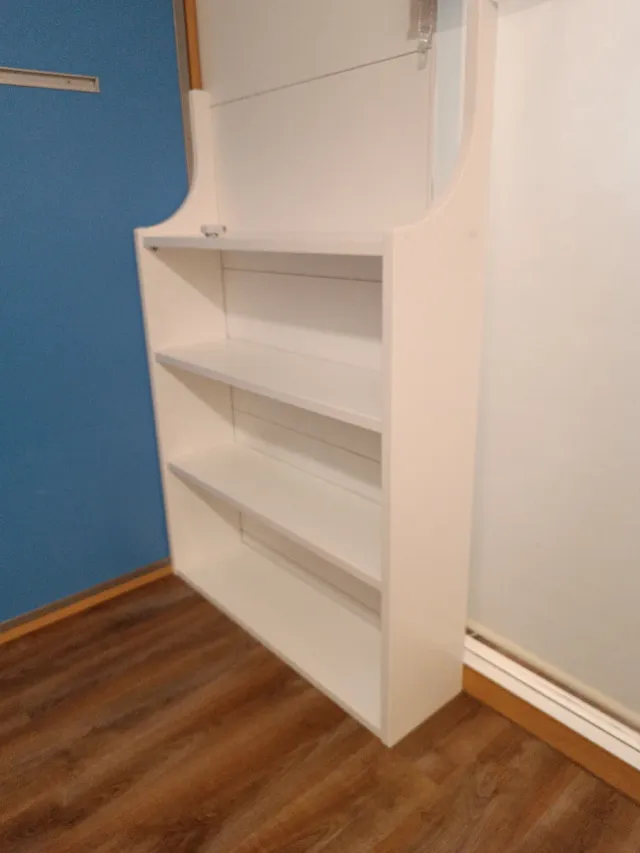 Estantería blanca de madera