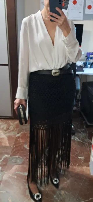 Falda larga de flecos negra
