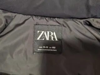 Parka niño Zara negra con capucha