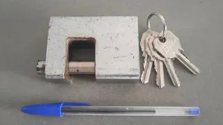 Candado Lince con 4 llaves.