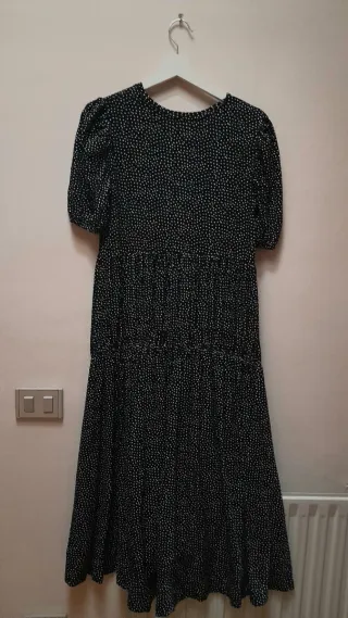 Vestido largo negro con lunares blancos