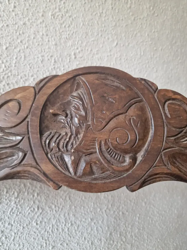 Silla Jamuga de Madera Tallada