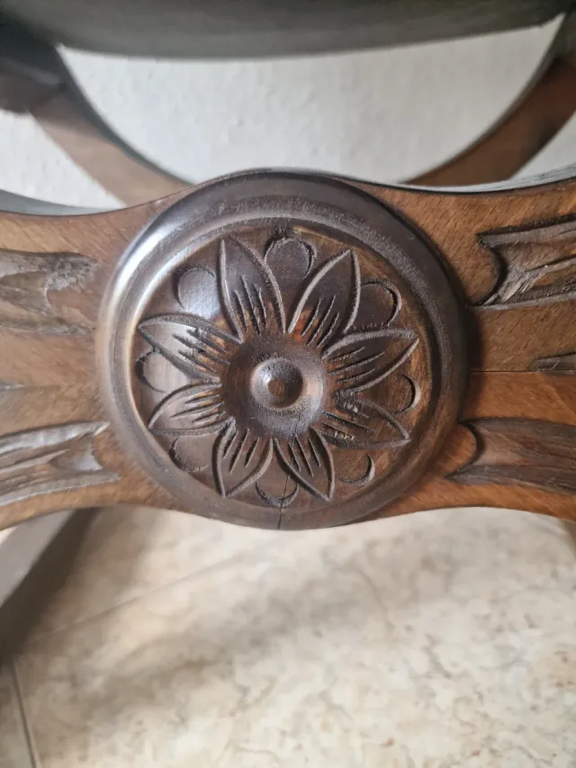 Silla Jamuga de Madera Tallada