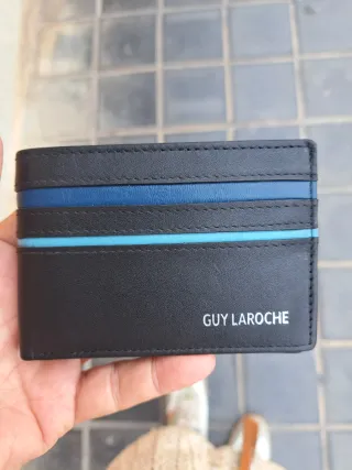 Cartera Guy Laroche Negra y Azul