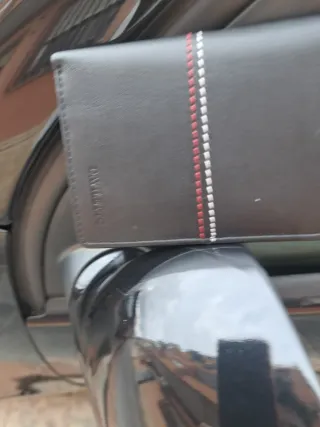 Cartera Guy Laroche Negra y Azul