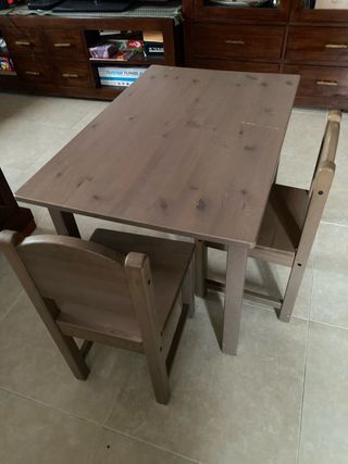 Mesa y 2 Sillas Infantiles Madera
Modelo sundvik