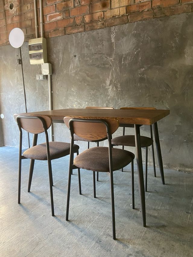 Mesa de comedor y 4 sillas