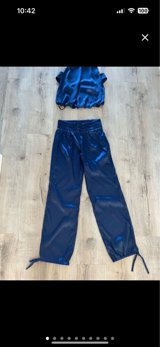 Conjunto top y pantalón azul satinado