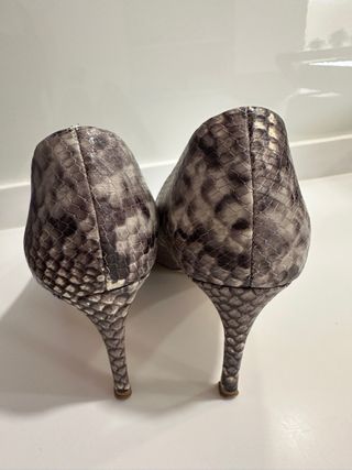 Zapatos Zara Talla 40 efecto piel serpiente