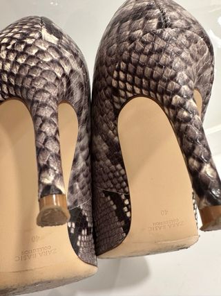 Zapatos Zara Talla 40 efecto piel serpiente