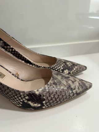 Zapatos Zara Talla 40 efecto piel serpiente