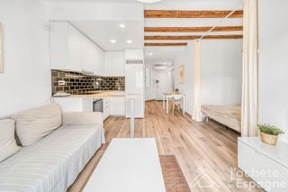Piso en venta en El Raval en Barcelona