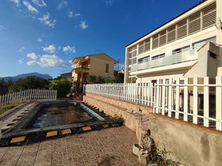 Chalet en venta en Abrera